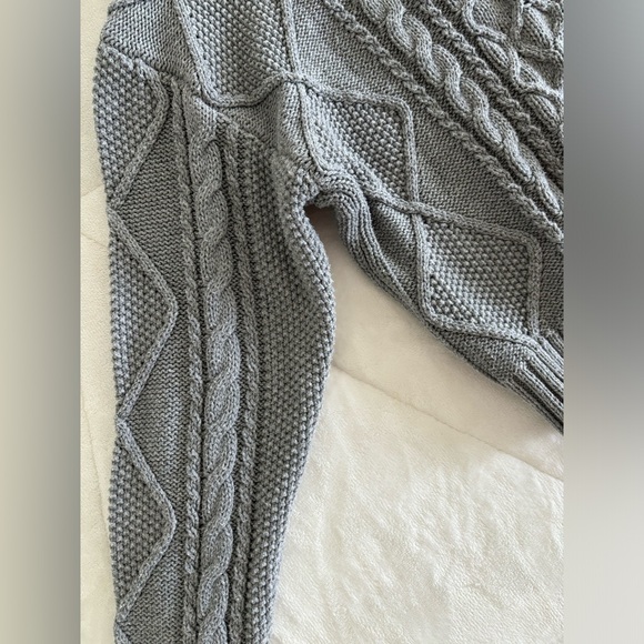Tilly’s/RSQ Grey Knit Cropped Sweater size M - Picture 3 of 4